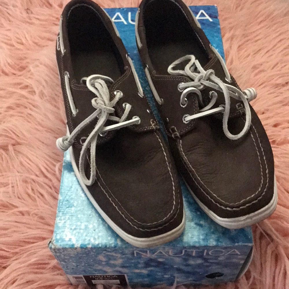 Brown nautica